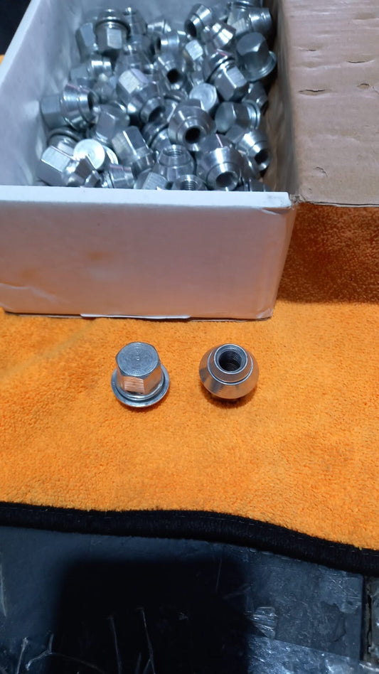 KIT 20 BULLONI RUOTE  FORD SMAX - FORD KUGA  TUTTE CON CHIAVE 21