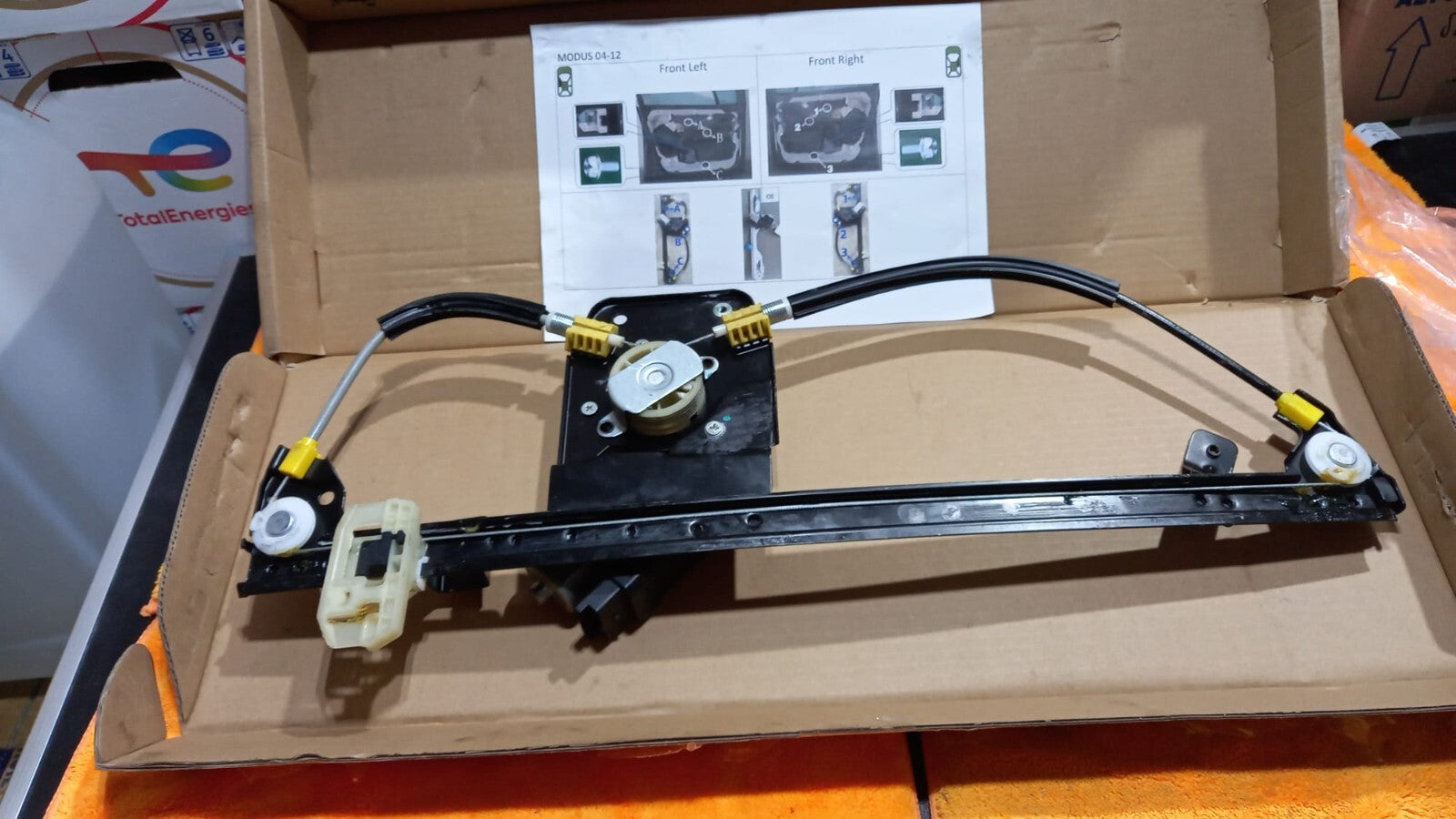 ALZAVETRO ALZACRITALLO CONFORT ANT. DX DESTRO RENAULT MODUS =8200277578, 748375