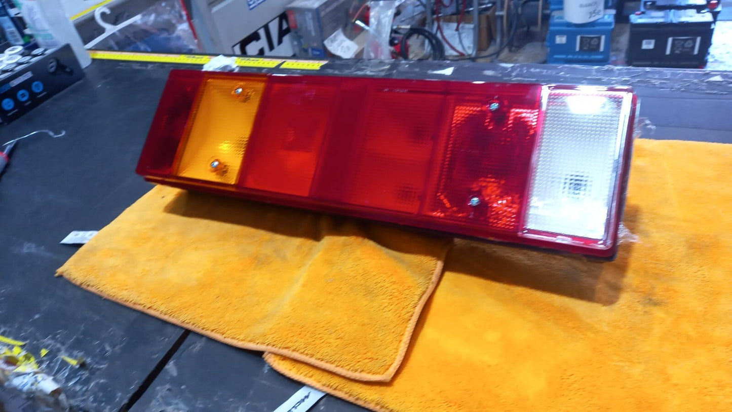 FANALE POSTERIORE SX SINISTRO PER IVECO CAMION AUTOACARRI ,TIR,BILICI,FURGONI