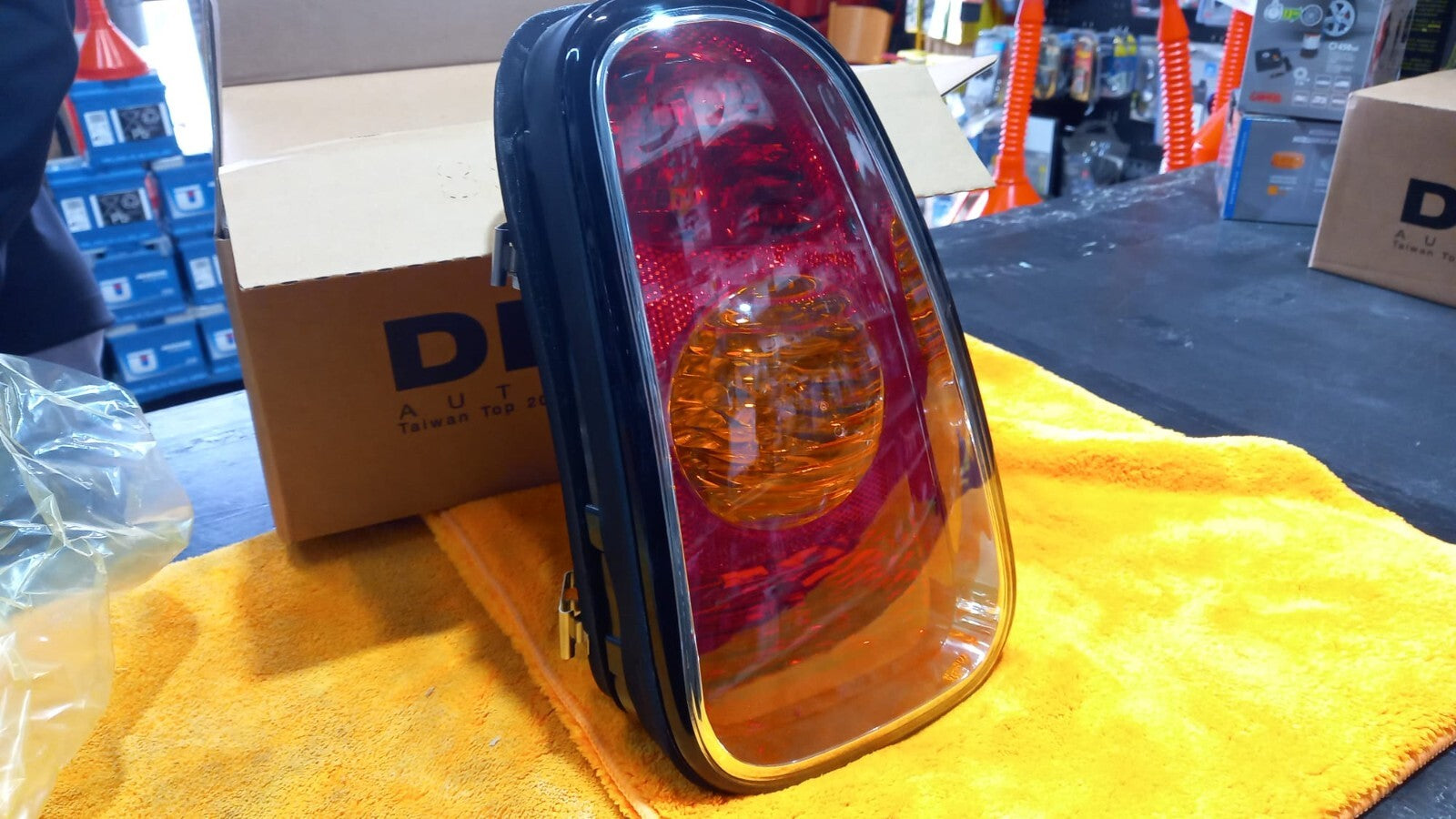 882-1902L-UE   FANALE POSTERIORE SX SINISTRO  MINI ONE =COPER   DAL 2001 AL 2004