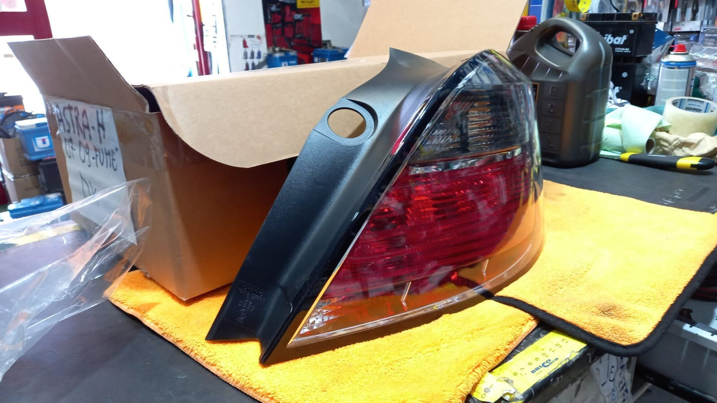 FANALE POSTERIORE SX SINISTRO  FUME'OPEL ASTRA H 5PORTE DAL 2004 AL 2009