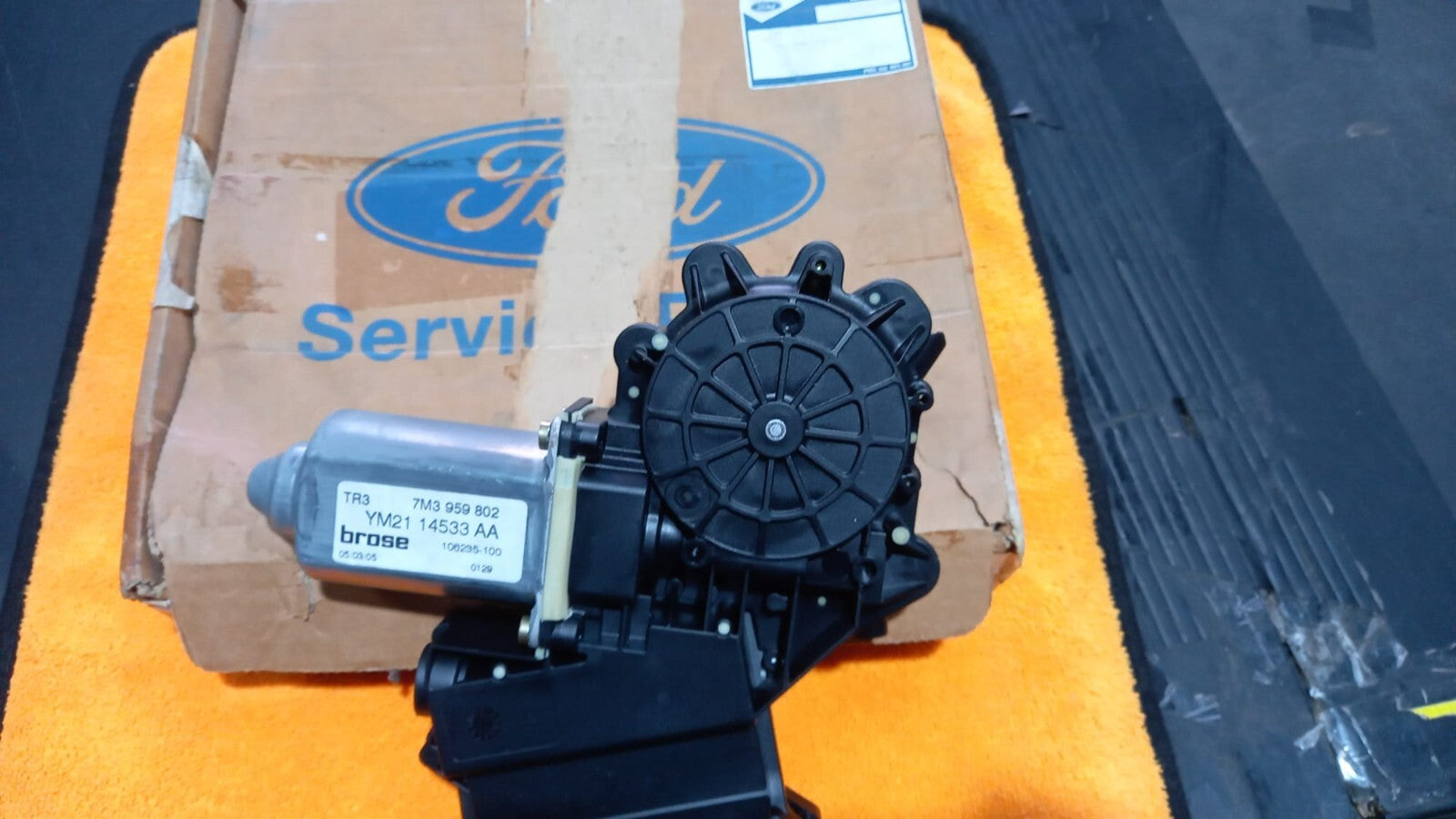 MOTORINO ALZACRISTALLO ANTERIORE  DX FORD GALAXI 1108580 ORIGINALE