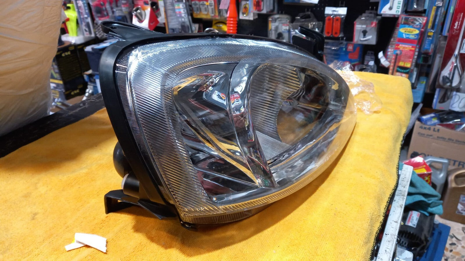FARO FANALE PROIETTORE DX DESTRO OPEL CORSA C DAL 2003 AL 2006 H7-H1