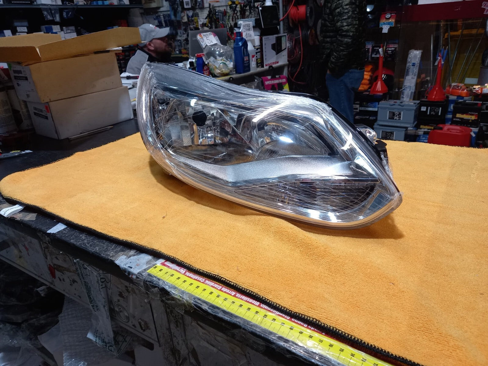 FARO,FANALE,PROIETTORE,DX DESTRO FORD FOCUS DAL 2011 AL 2013 PARABOLA CROMATA