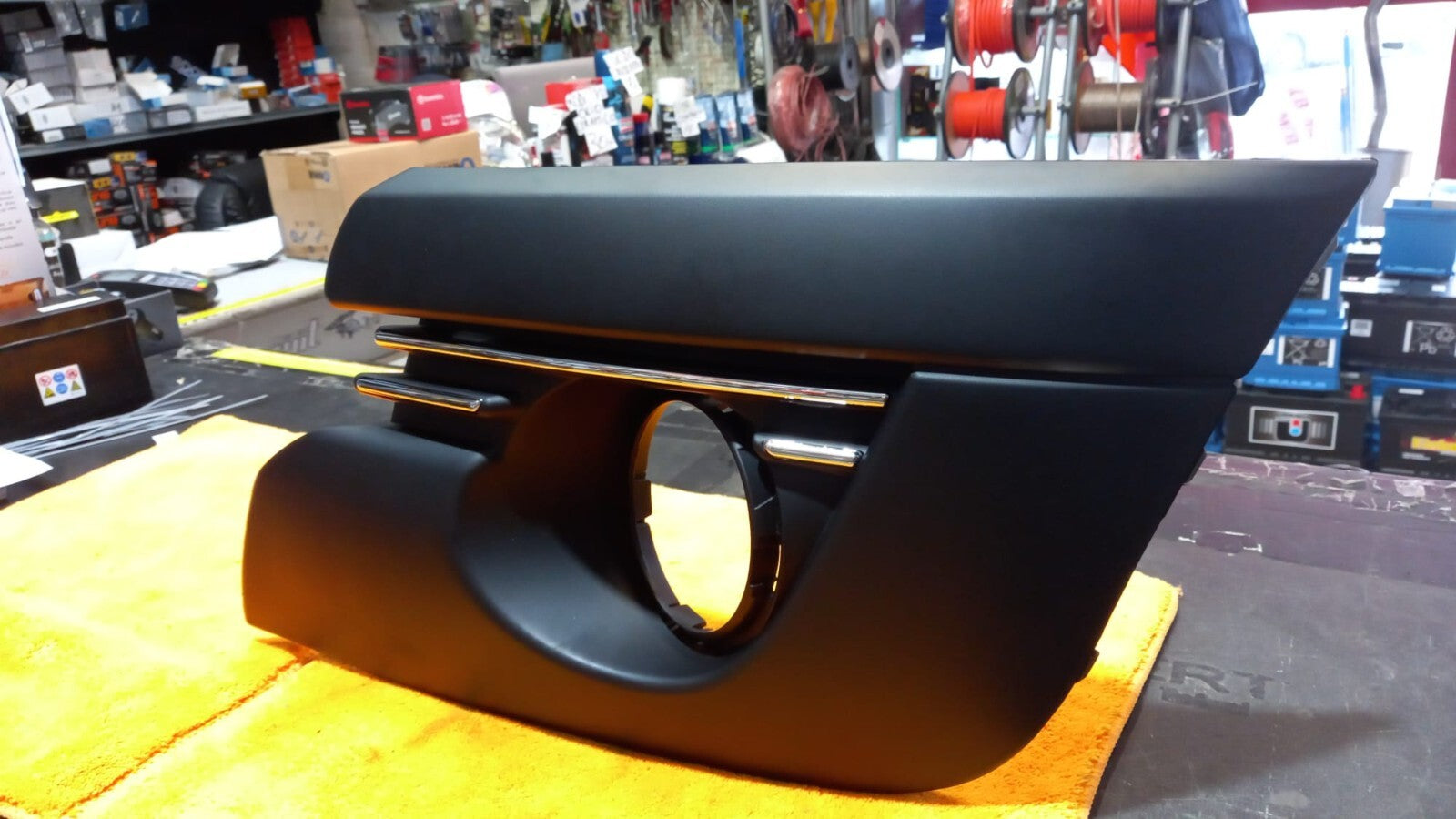 GRIGLIA SX SINISTRA PARAURTI NERA PEUGEOT  3008 DAL 2009 AL 2013 FORI CROM FEND.