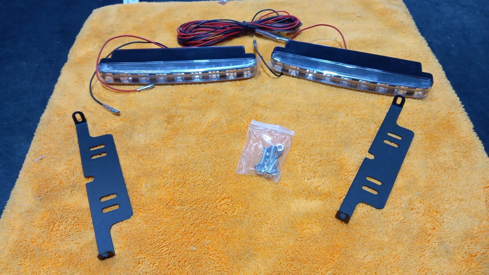LED LUCI DIURNE PARAUTI UNIVERSALI PER TUTTE LE AUTO