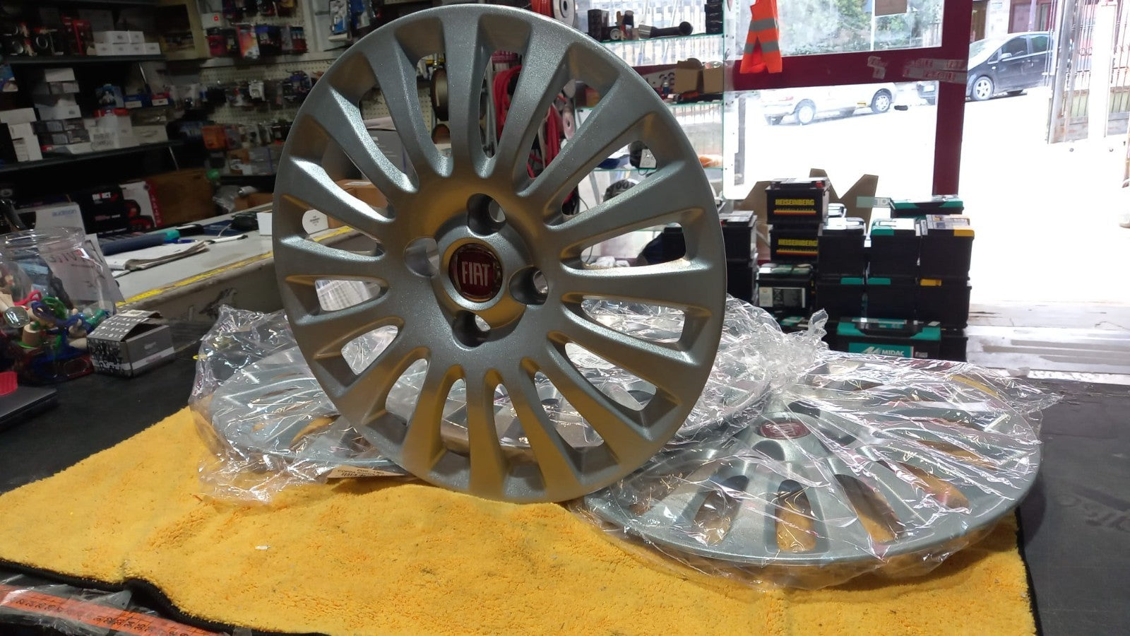 KIT 4 COPPE RUOTA  COPRICERCHI PER  FIAT  GRANDE PUNTO-PUNTO EVO CONCERCHIO 15''