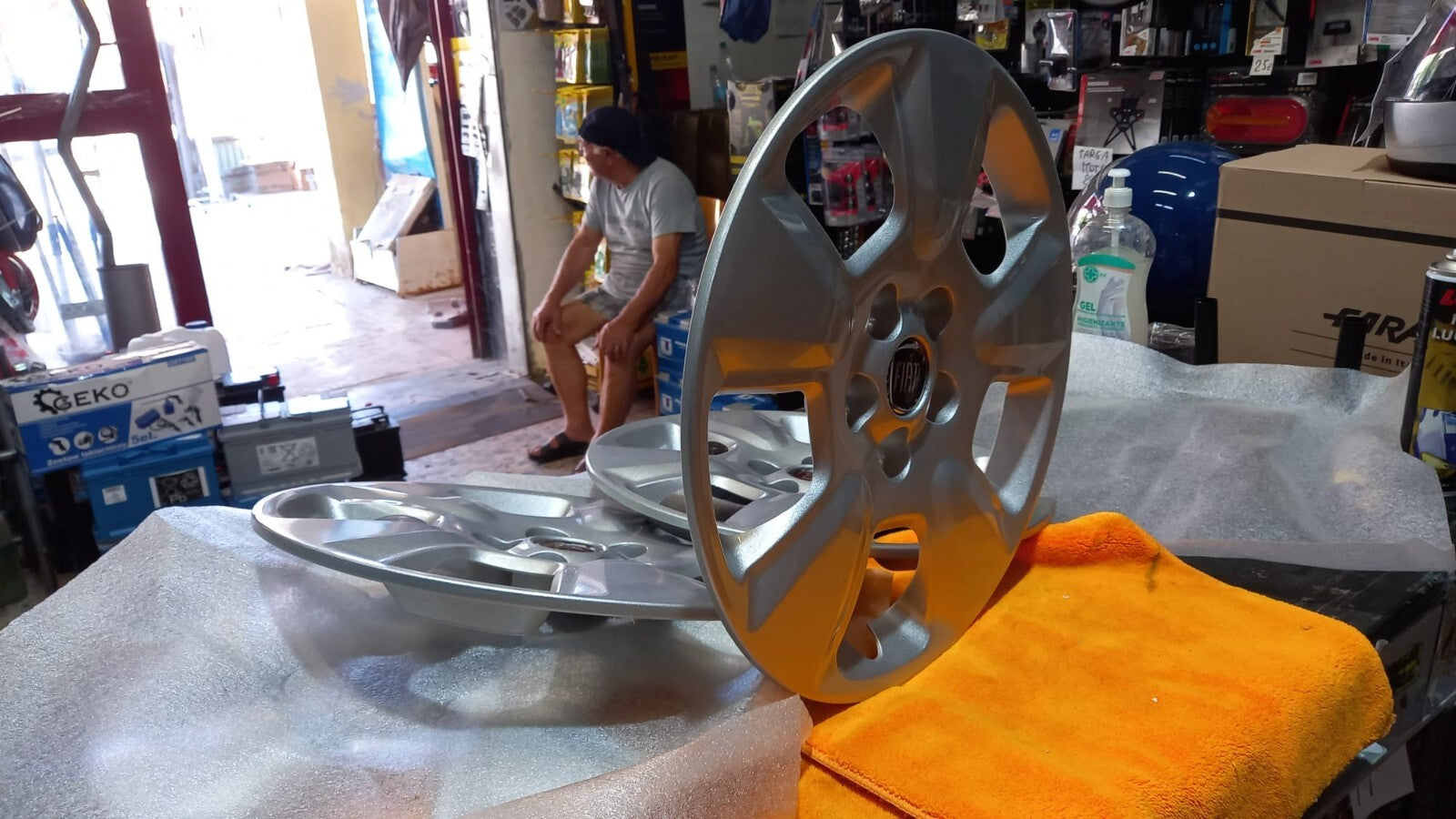 1 UNA COPPA COPRICERCHO FIAT DOBLO DAL 2010 IN POI CON CERCHIO 15''