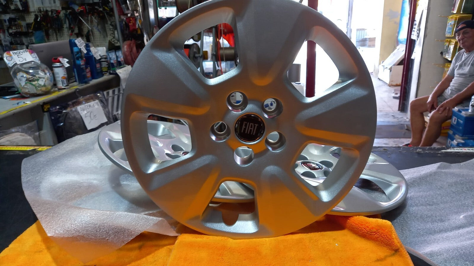 1 UNA COPPA COPRICERCHO FIAT DOBLO DAL 2010 IN POI CON CERCHIO 15''