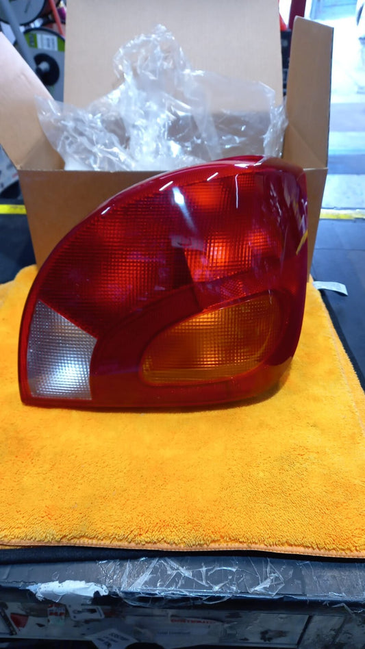 GR OTTICO FANALE POSTERIORE SX SINISTRO  FORD FIESTA-MAZDA 121 01/96 03/02