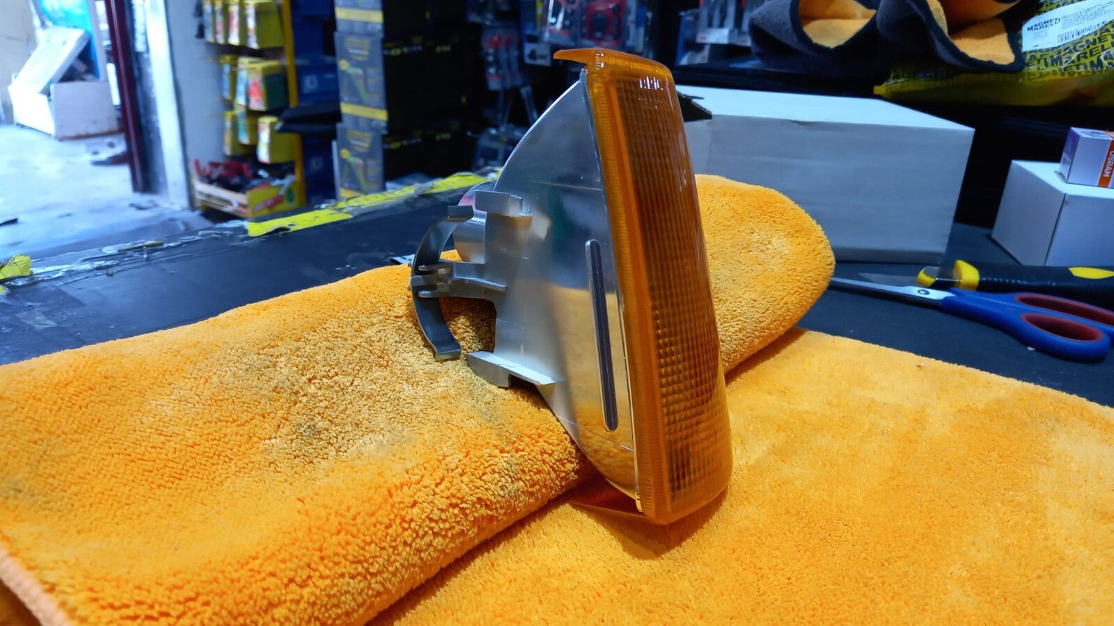 FANALE FRECCIA ANTERIORE DX DESTRA OPEL CORSA 1983 AL 1990