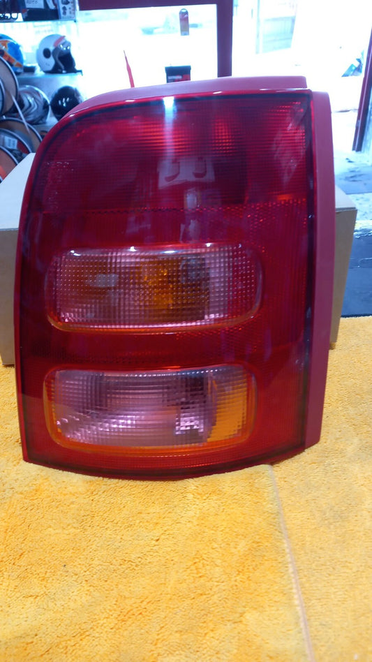FANALE POSTERIORE DX DESTRO NISSAN MICRA 09/00 AL 12/02