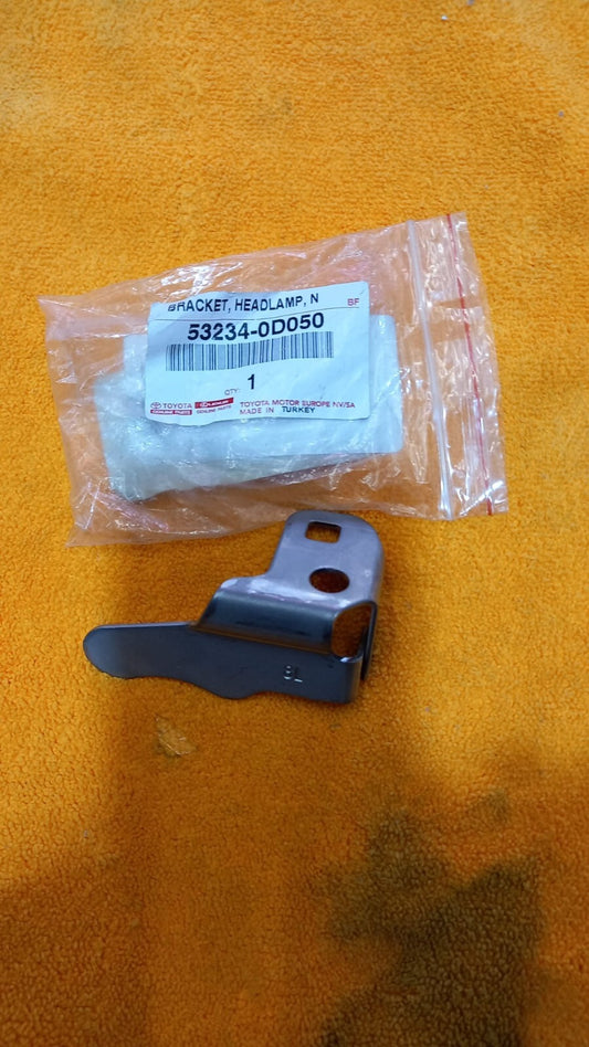 Toyota 53234-0D050 Staffa, SUPPORTO  Yaris DAL 2015 AL 2018 TRA FARO E RADIATORE