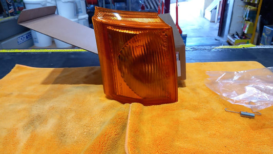 FANALE ANTERIORE FRECCIA DX DESTRA FORD TRANSIT DAL1991  AL 1999
