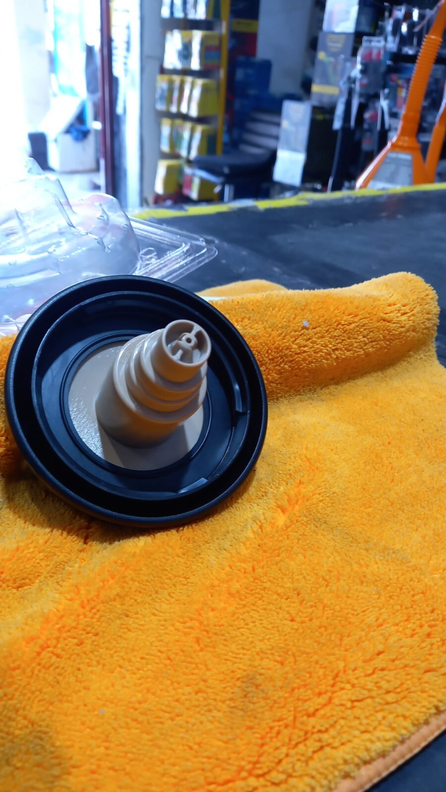 TAPPO PER  SERBATOIO DI  PLASTICA  PER IVECO ERUOGARGO TUTTI , E DAILY  TUTTI