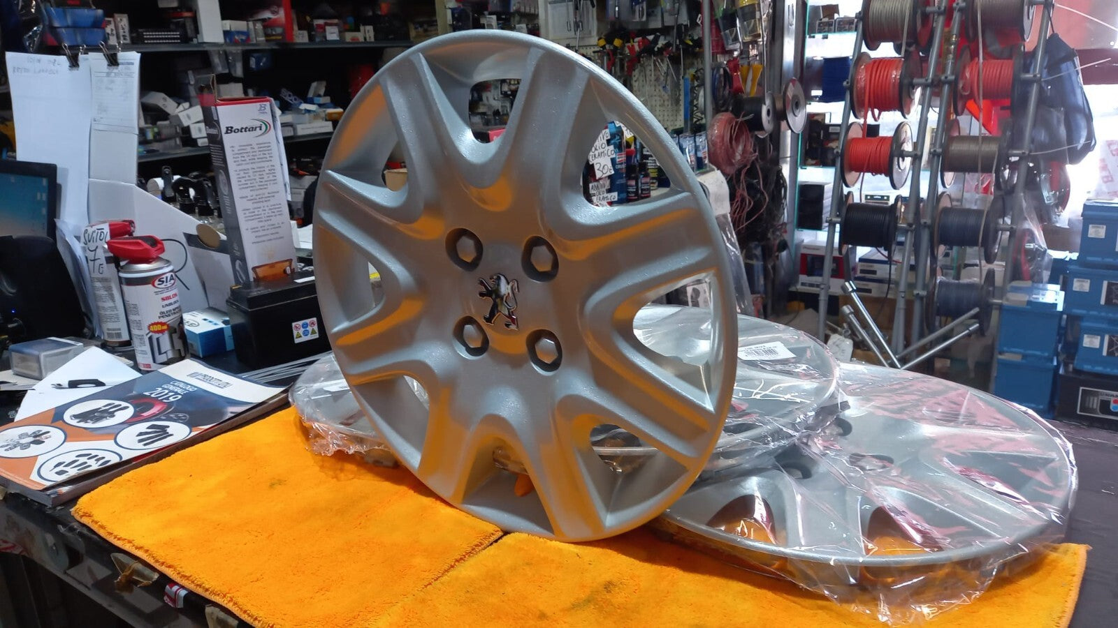 KIT 4 COPPE COPRICERCHI PER PEUGEOT 308 DAL 2007 IN POI CON CERCHIO 15''