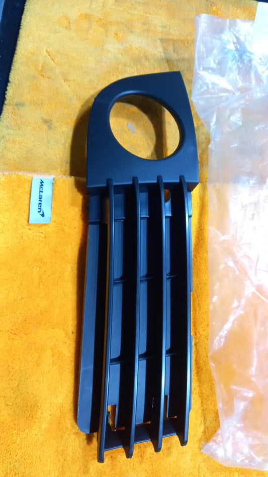 GRIGLIA PARAURTI ANTERIORE DX DESTRA  AUDI  A6 DAL 2001 IN POI
