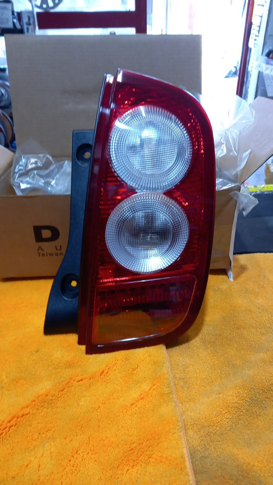 FANALE POSTERIORE DX DESTRO ROSSO NISSAN MICRA 01/03  AL 09/10