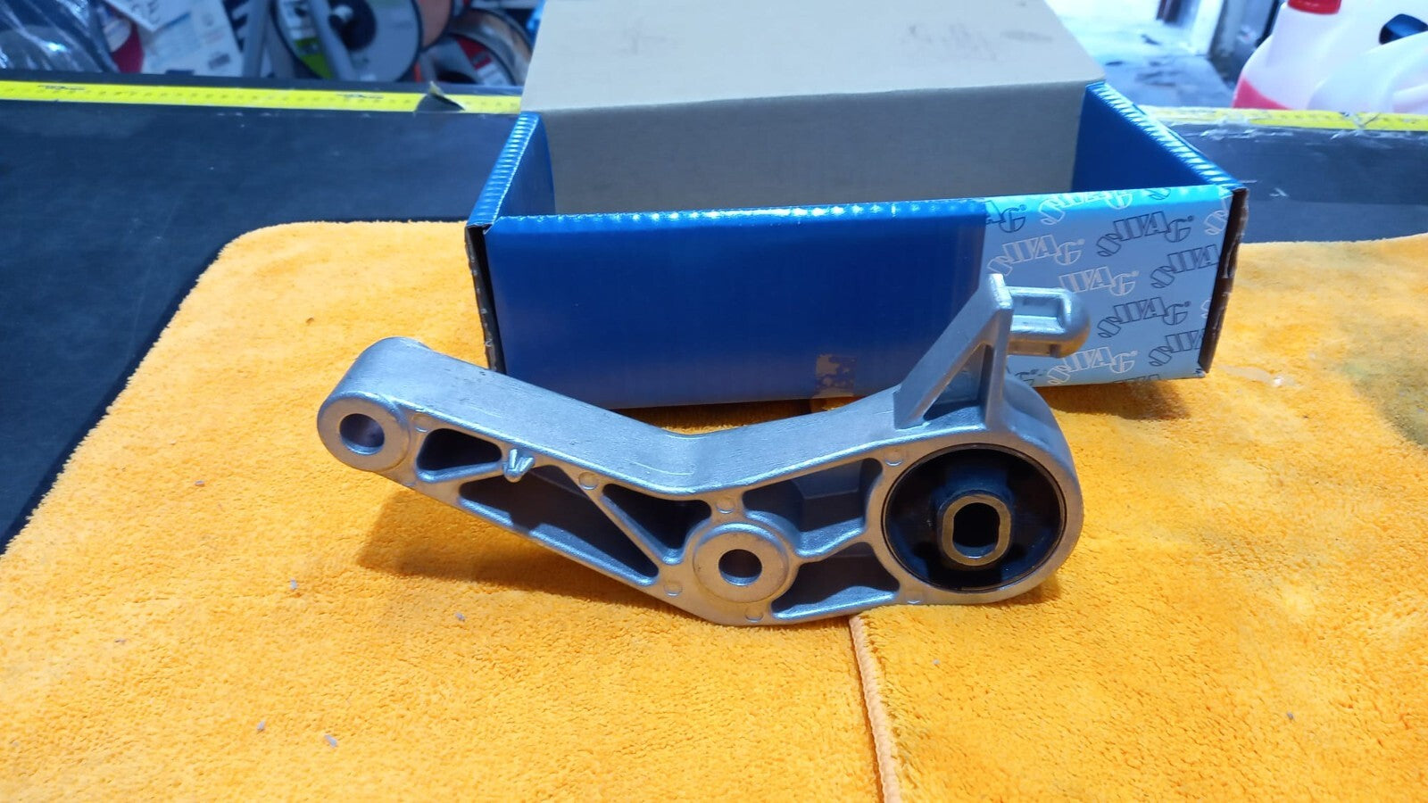 SWAG 40926328  SUPPORTO MOTORE OPEL CORSA