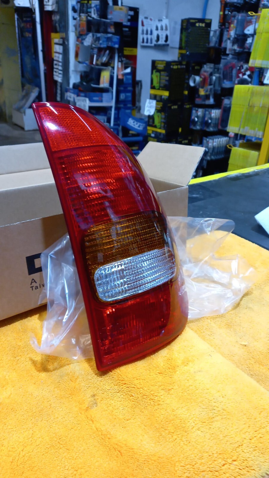 FANALE POSTERIORE DX  DESTRO OPEL CORSA   5PORTE -SW  DAL 1993 AL 2000