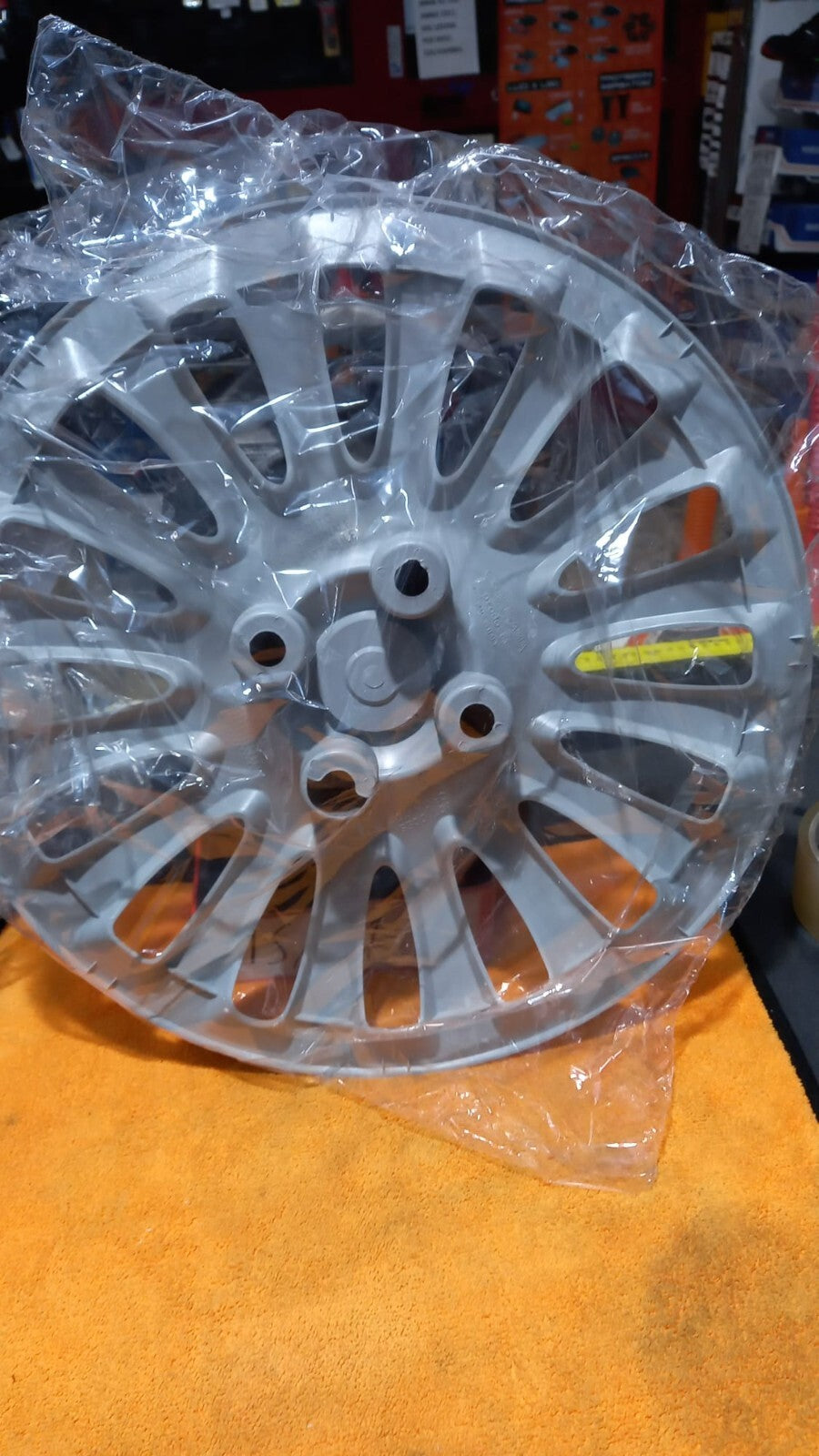 KIT 4 COPPE COPRICERCHI PER FIAT PUNTO ,PUNTO EVO DAL 2009 IN POI CERCHIO 15''
