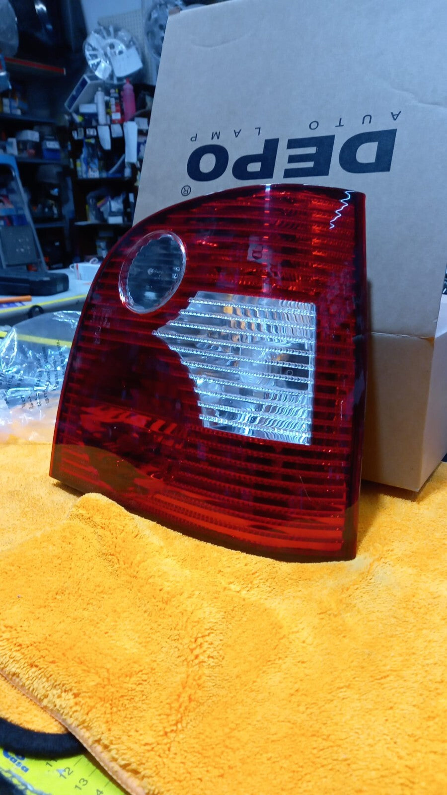 DEPO 441-1973-UE-CR FANALE POSTERIORE DX DESTRO VOLKSWAGEN POLO DAL 2001 AL 2005