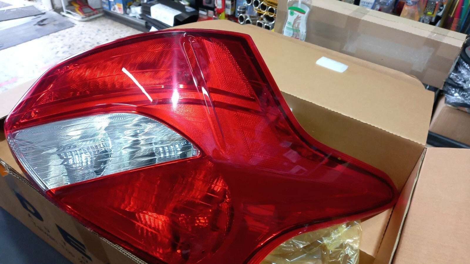 FANALE POSTERIORE SX SINISTRO   FORD FOCUS BERLINA  5 PORTE DAL 2011 AL 2014