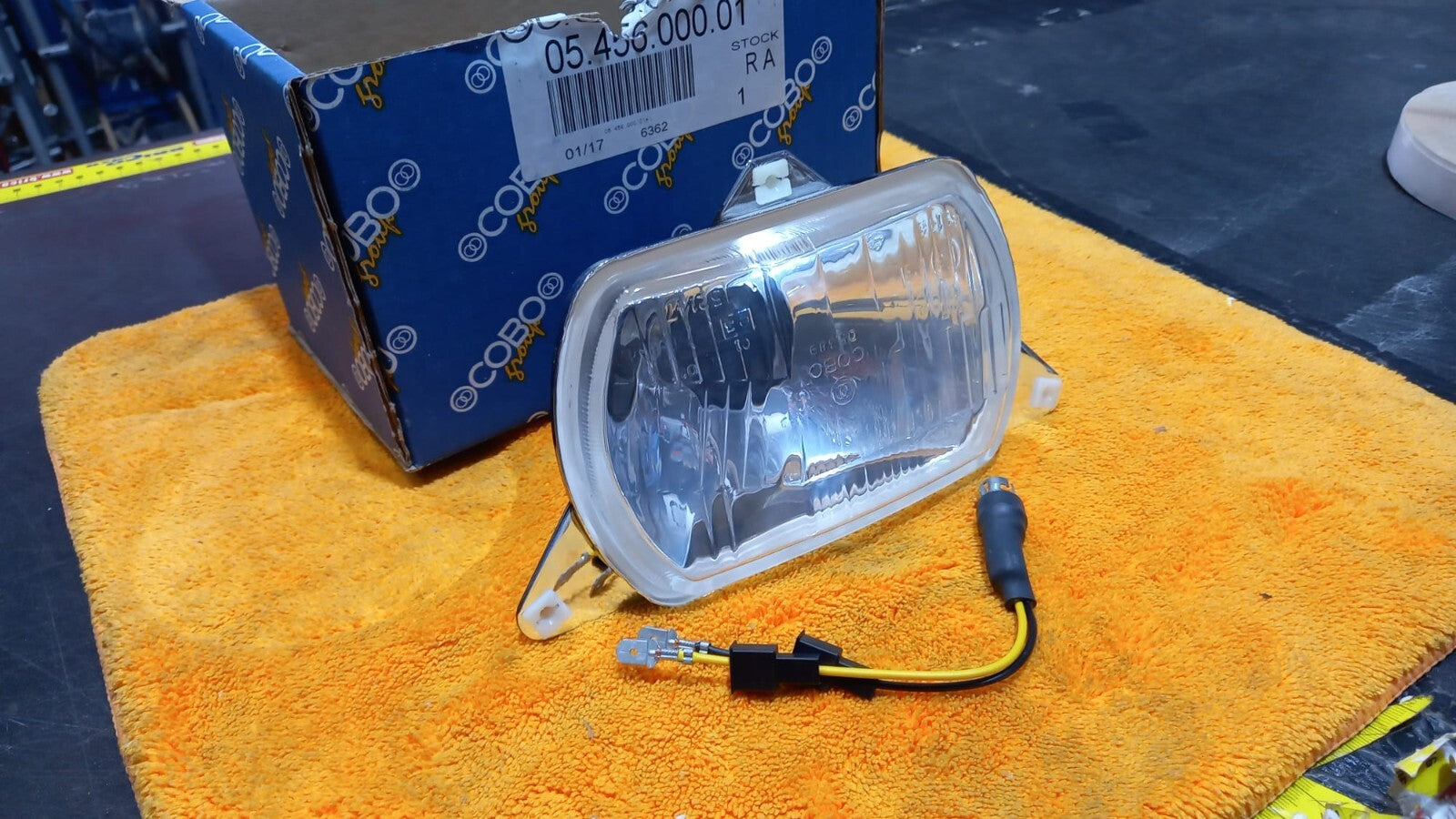 FANALE PROIETTORE COBO 0545600001 PER TRATTORI ,MACCHINE AGRICOLE