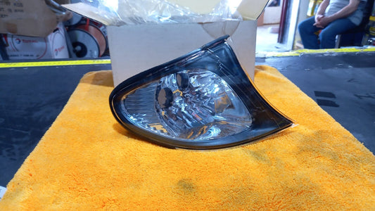 FANALE FRECCIA CRISTAL CON BORDO NERO DX DESTRA BMW SERIE 3 E 46 2001 IN POI 