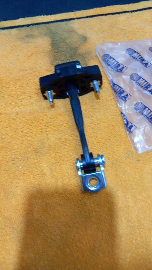TIRANTE PORTA SI MONTA A DX DESTRA -E A SX SINISTRA GIULIETTA 2010 +TIPO 2015
