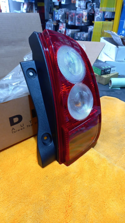 FANALE POSTERIORE DX DESTRO ROSSO NISSAN MICRA 01/03  AL 09/10