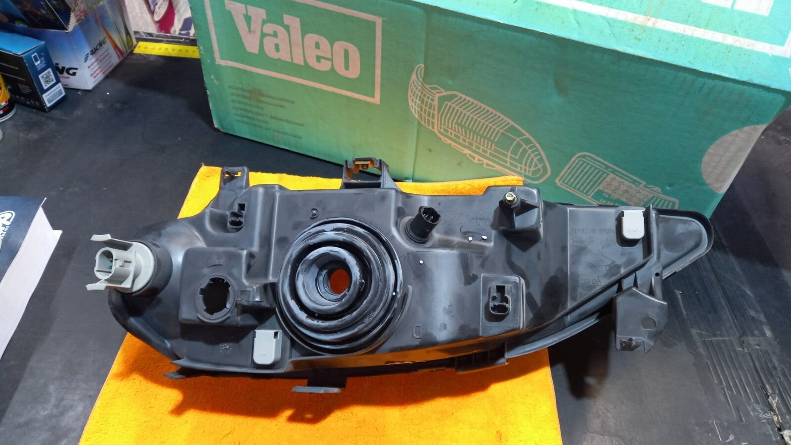 87470 VALEO PROIETTORE DESTRO H4 RENAULT - MEGANE - Mod. 07/99 - 10/02