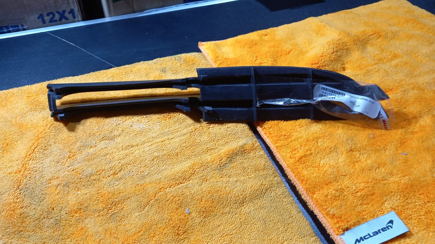 GRIGLIA PARAURTI ANT. DX DESTRA  BMW SERIE 3 E46 09-2001 AL 02-2005 2 PROFILI