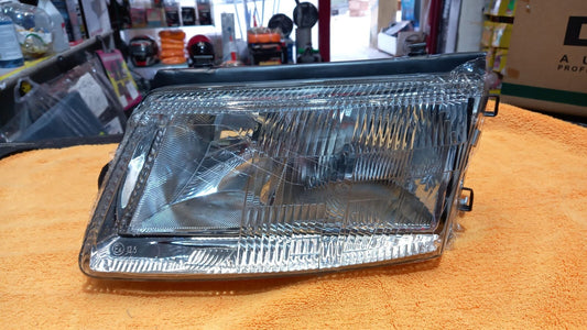 FARO PROIETTORE SX SINISTRO VOLKSWAGEN PASSAT DAL 1996 AL 2000 H7-H1 NO-FEND.