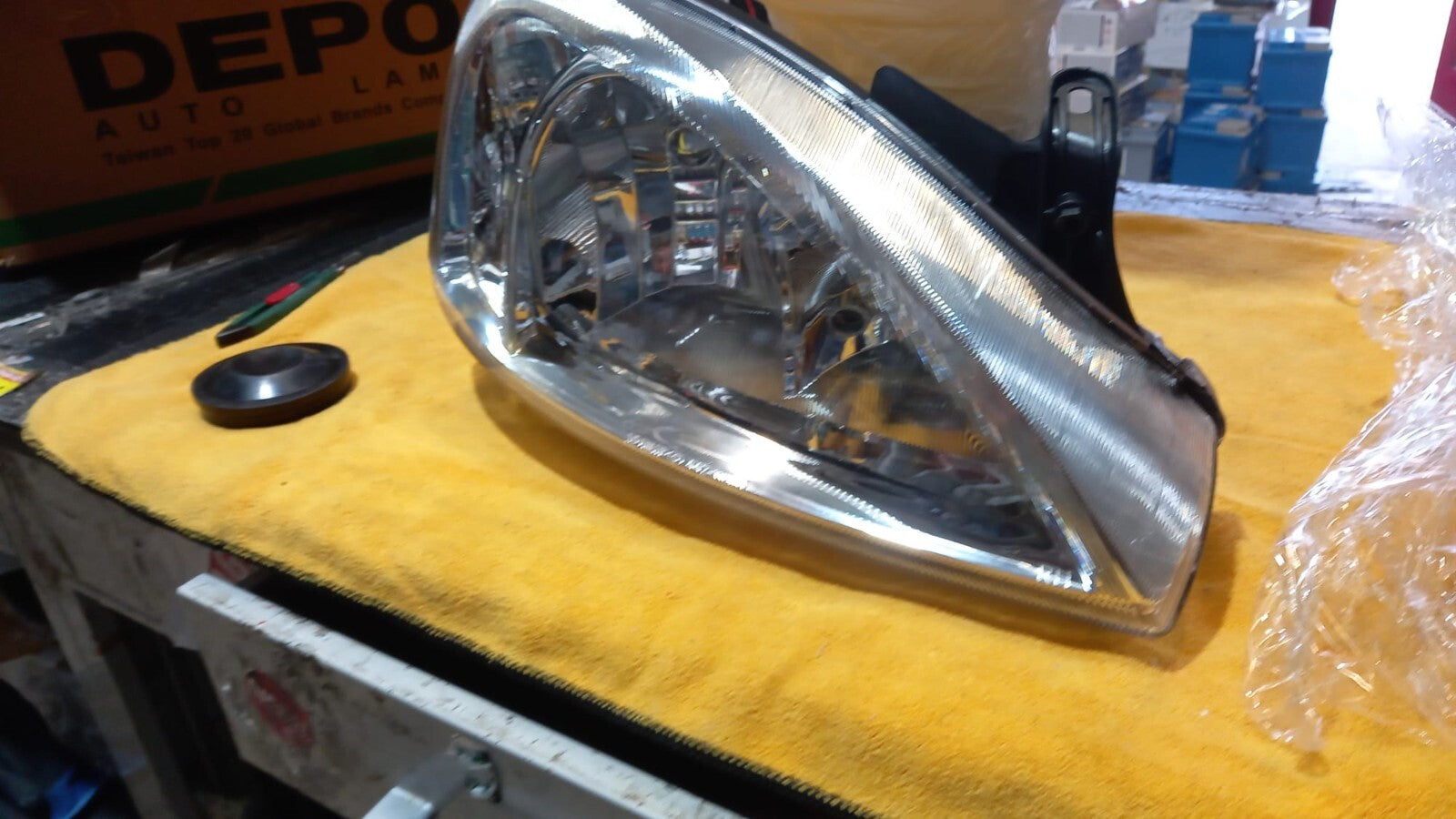 FARO FANALE PROIETTORE DX DESTRO OPEL CORSA C DAL 2003 AL 2006 H7-H1