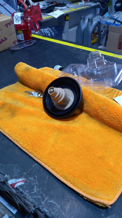 TAPPO PER  SERBATOIO DI  PLASTICA  PER IVECO ERUOGARGO TUTTI , E DAILY  TUTTI