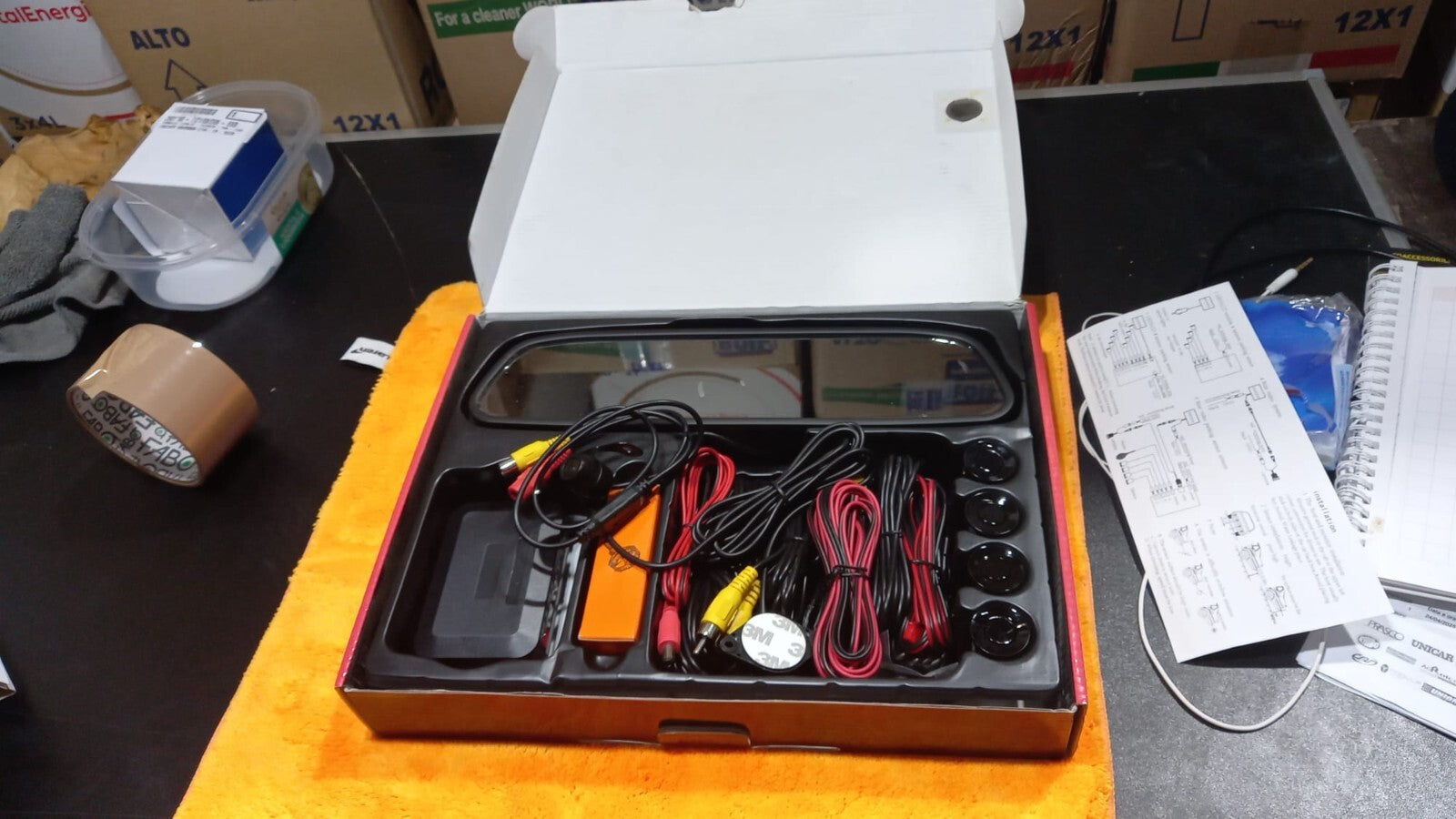 KIT SENSORI DI PARCHEGGIO +TELECAMERA + MONITOR SOPRASPECCHIO  12V
