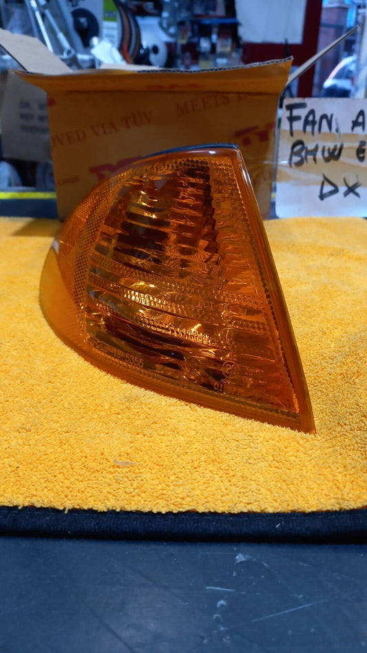 BMW SERIE 3 E46 FANALE FRECCIA ANTERIORE DX (DESTRO) ARANCIO 98 2001