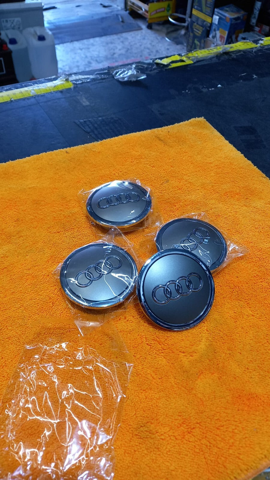 4B0601170A kit 4 Coppetta Coprimozzo Per AUDI mm 70 ESTERNO  55 INTERNO